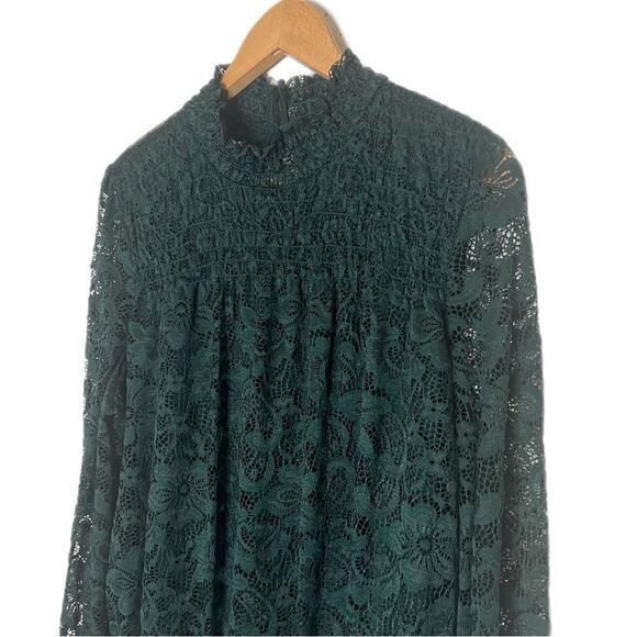 Cable & Gauge Long Sleeve Lace Overlay Top - Picture 2 of 6